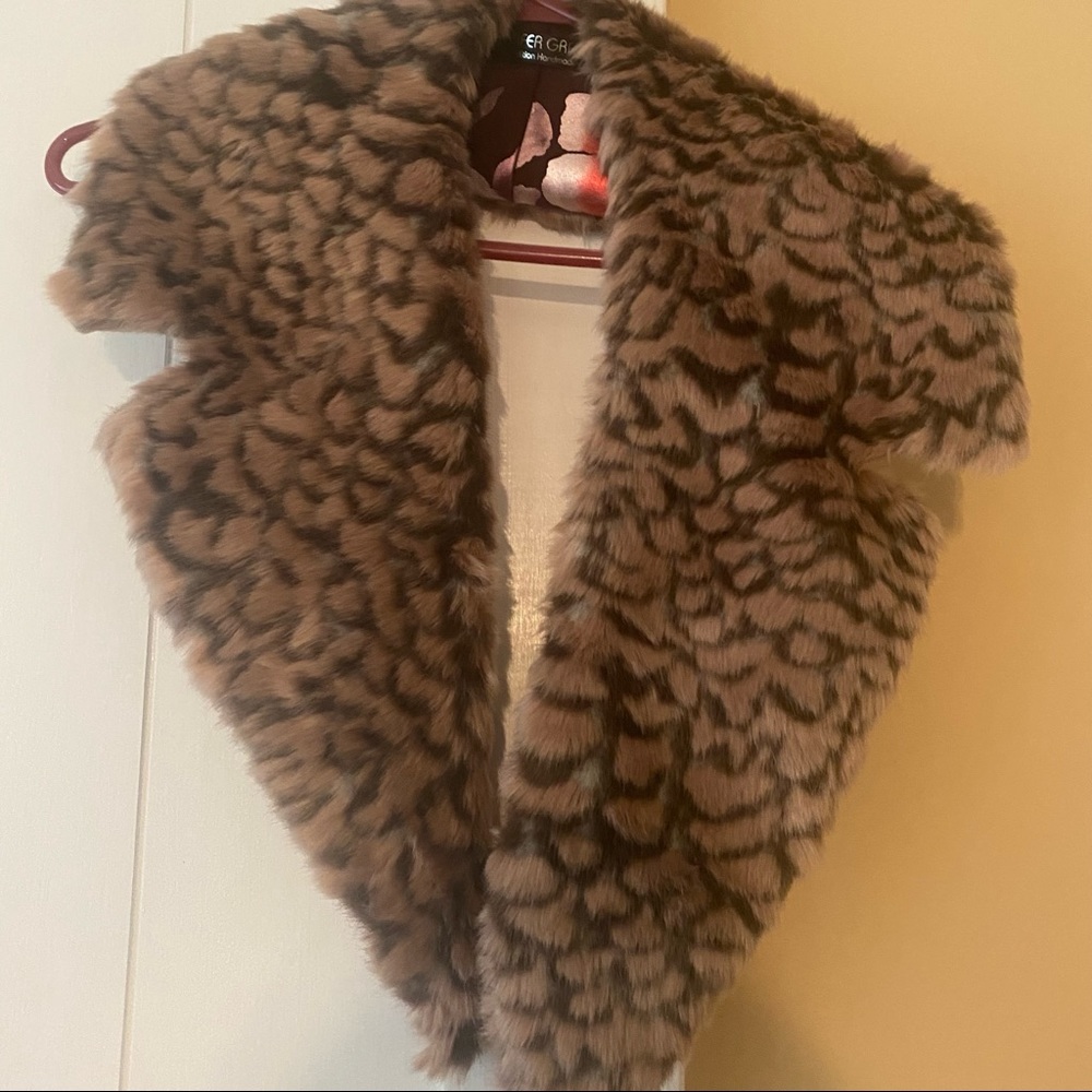 NWOT Jennafer Grace Faux Fur Draped "Collar"
